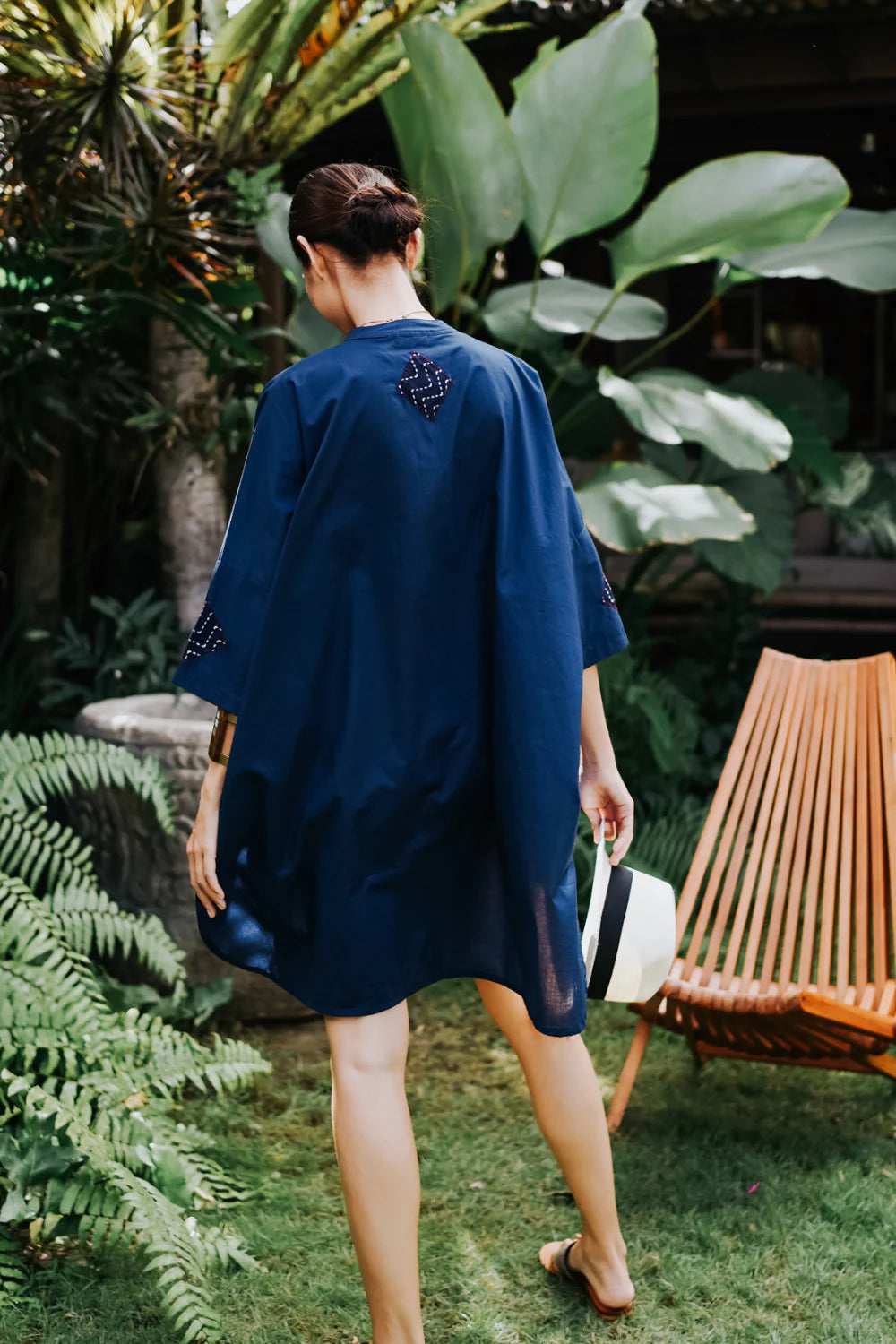 TARA TOP APPLIQUE|INDIGO