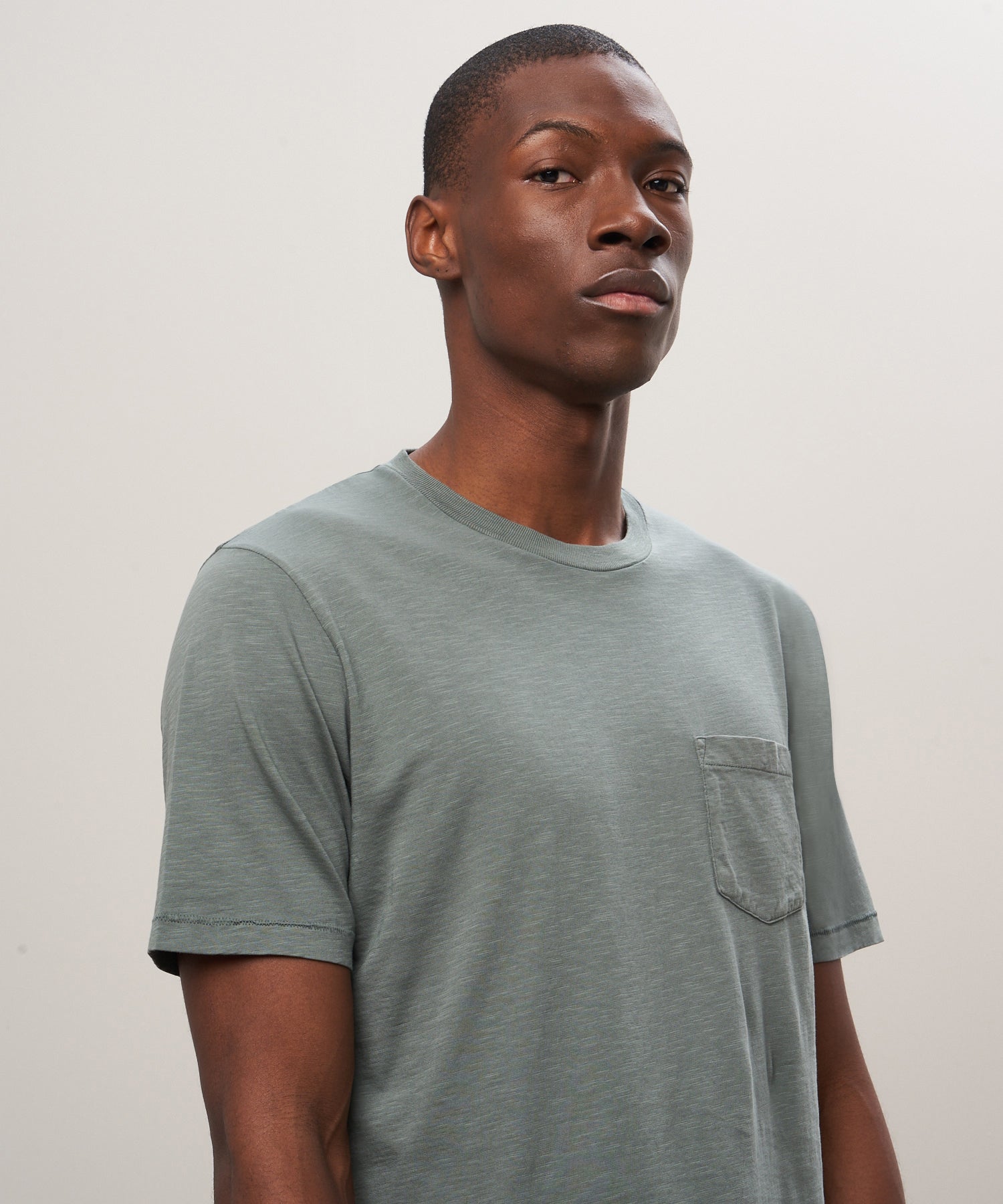 MEN KNITTED T-SHIRT - POCKET CREW - OLIVE