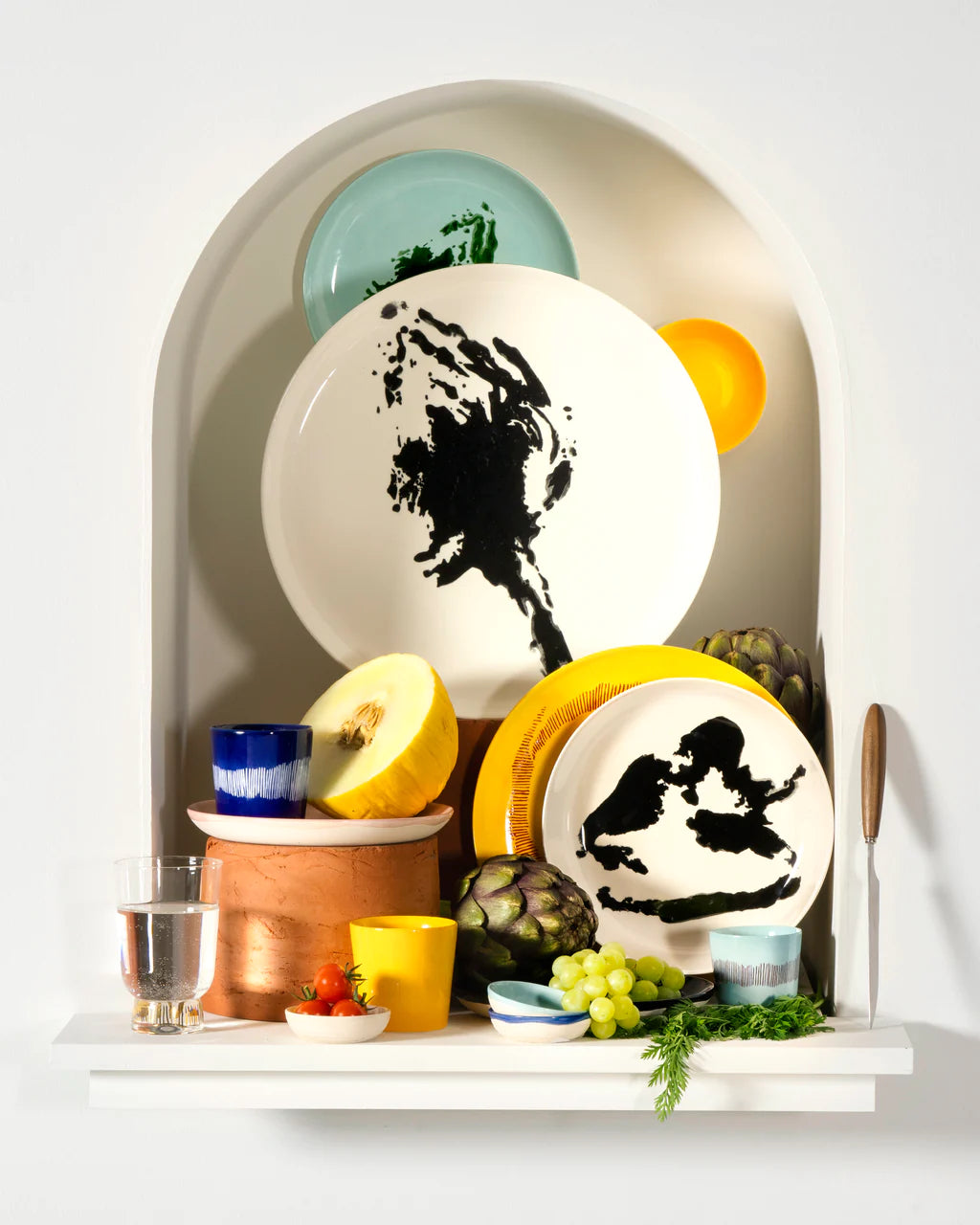 SERVING PLATE BLACK- WHITE PEPPER FEAST