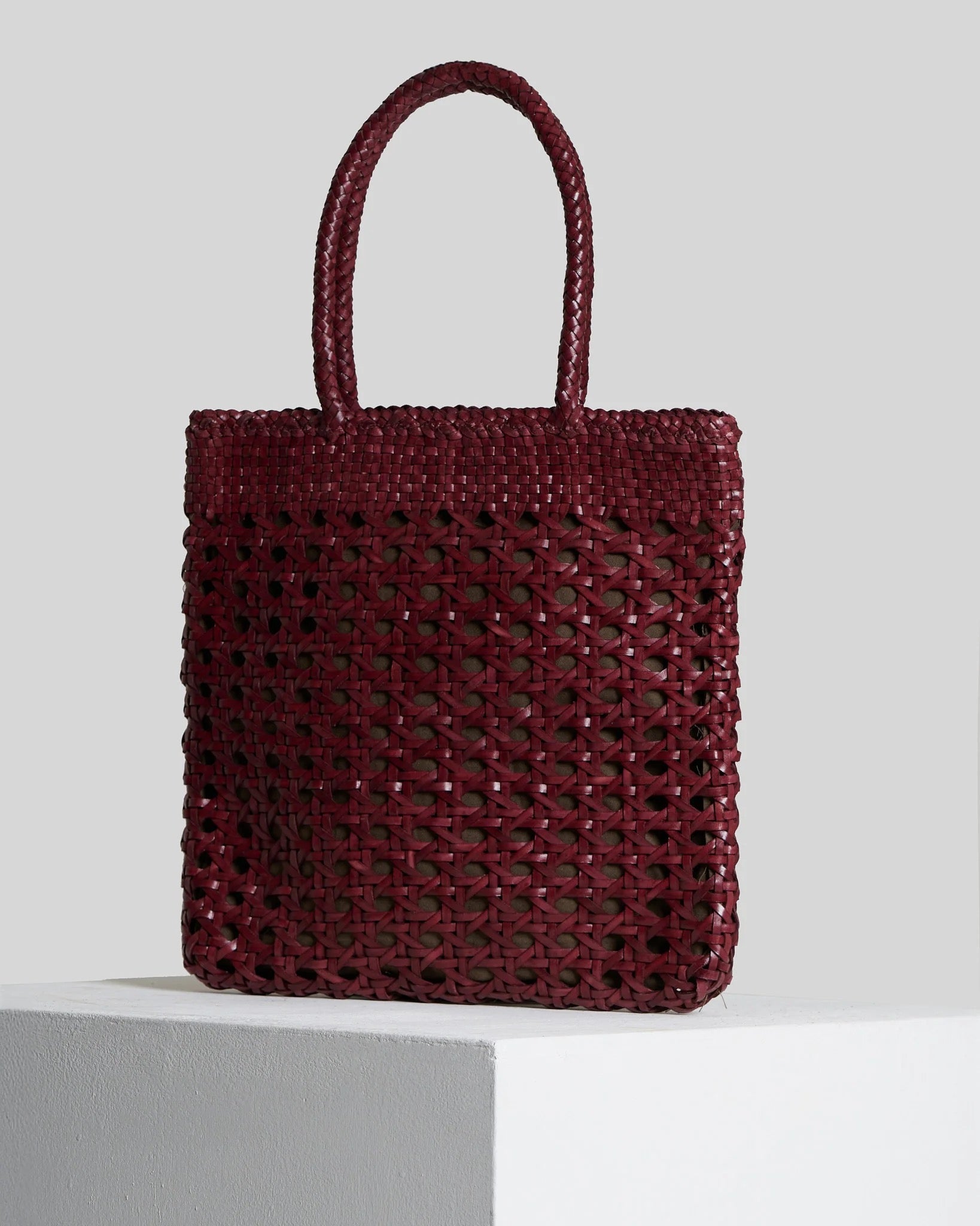 ARTEMISIA CHAIR VAN BAROLO