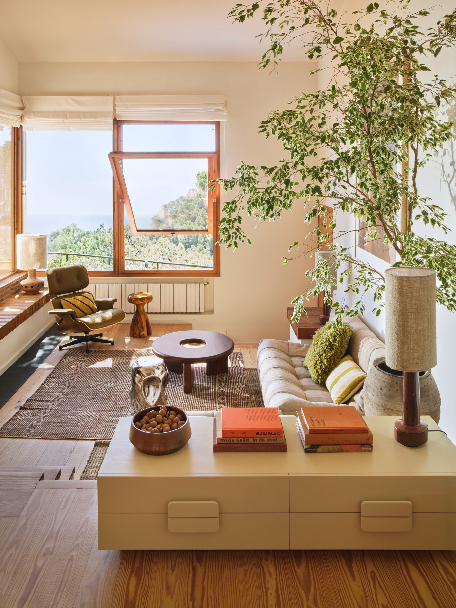 SPACIOUS LOWBOARD | On Order