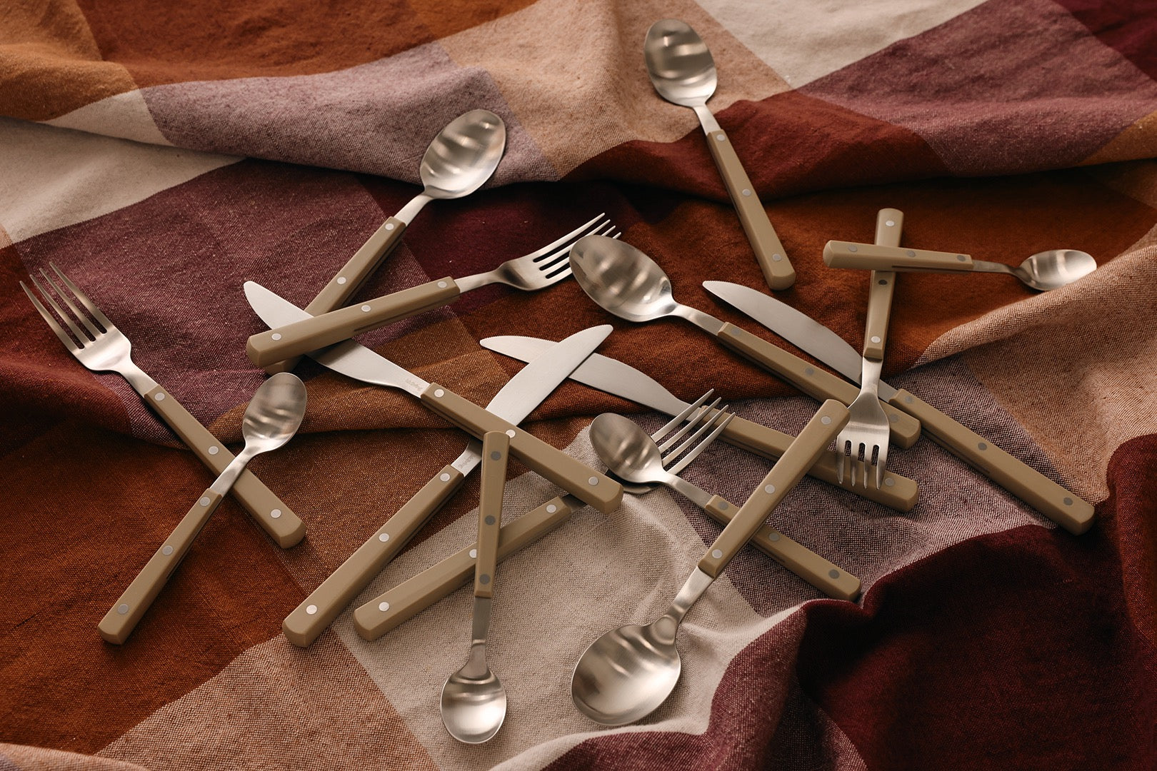 70's CUTLERY: OLIVE