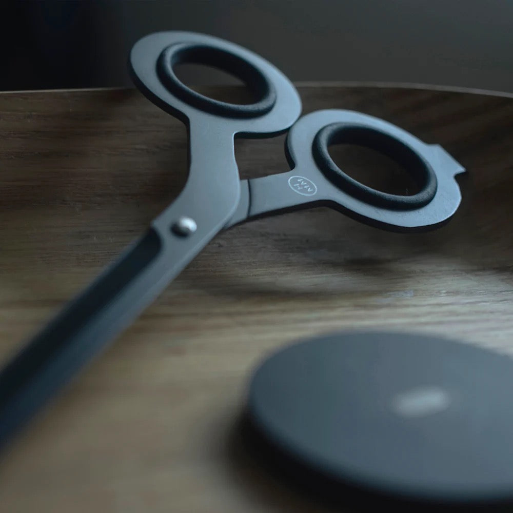 HMM SCISSORS BLACK WITH BASE