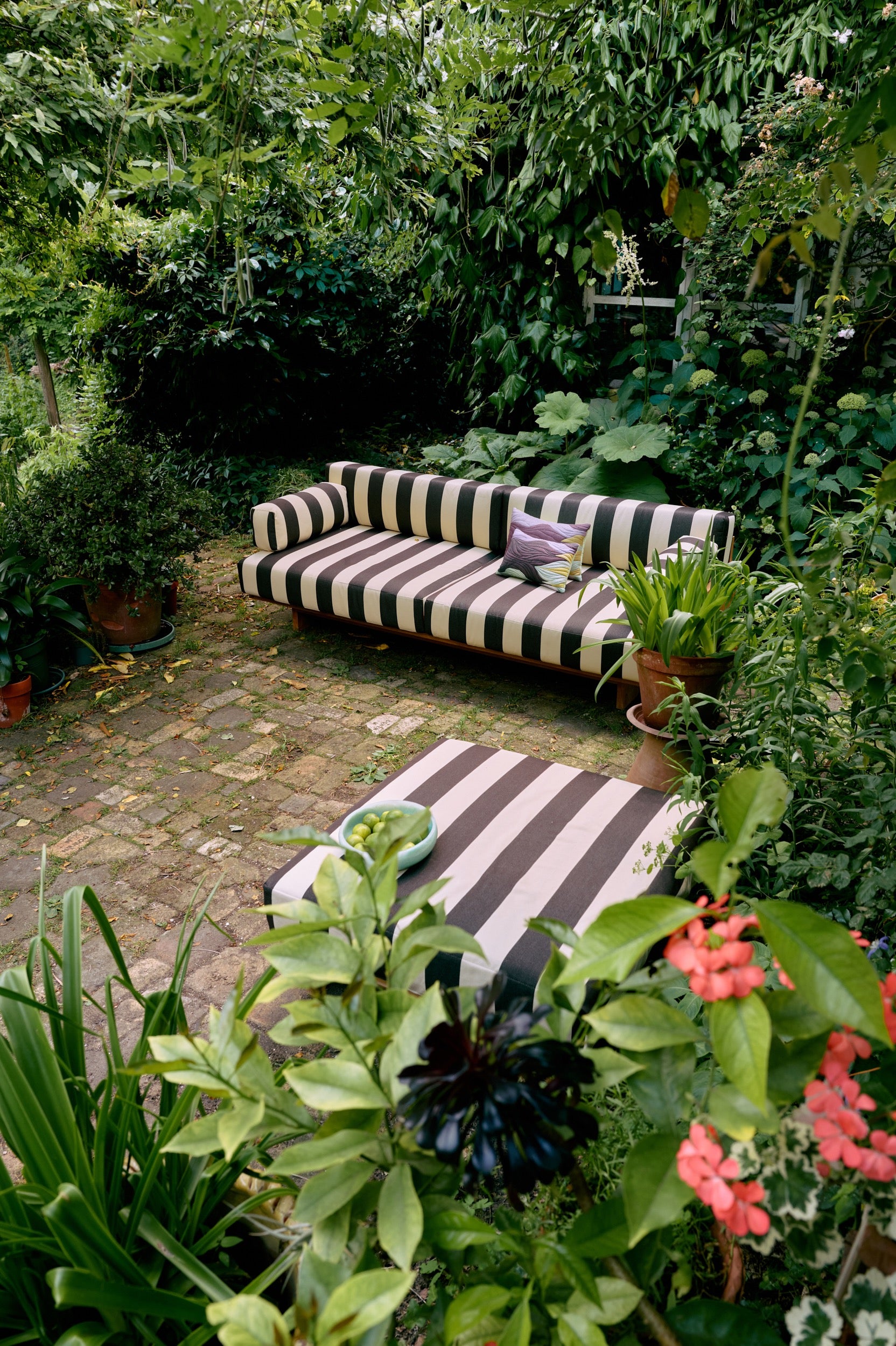 OUTDOOR HOCKER TEAK | On Order