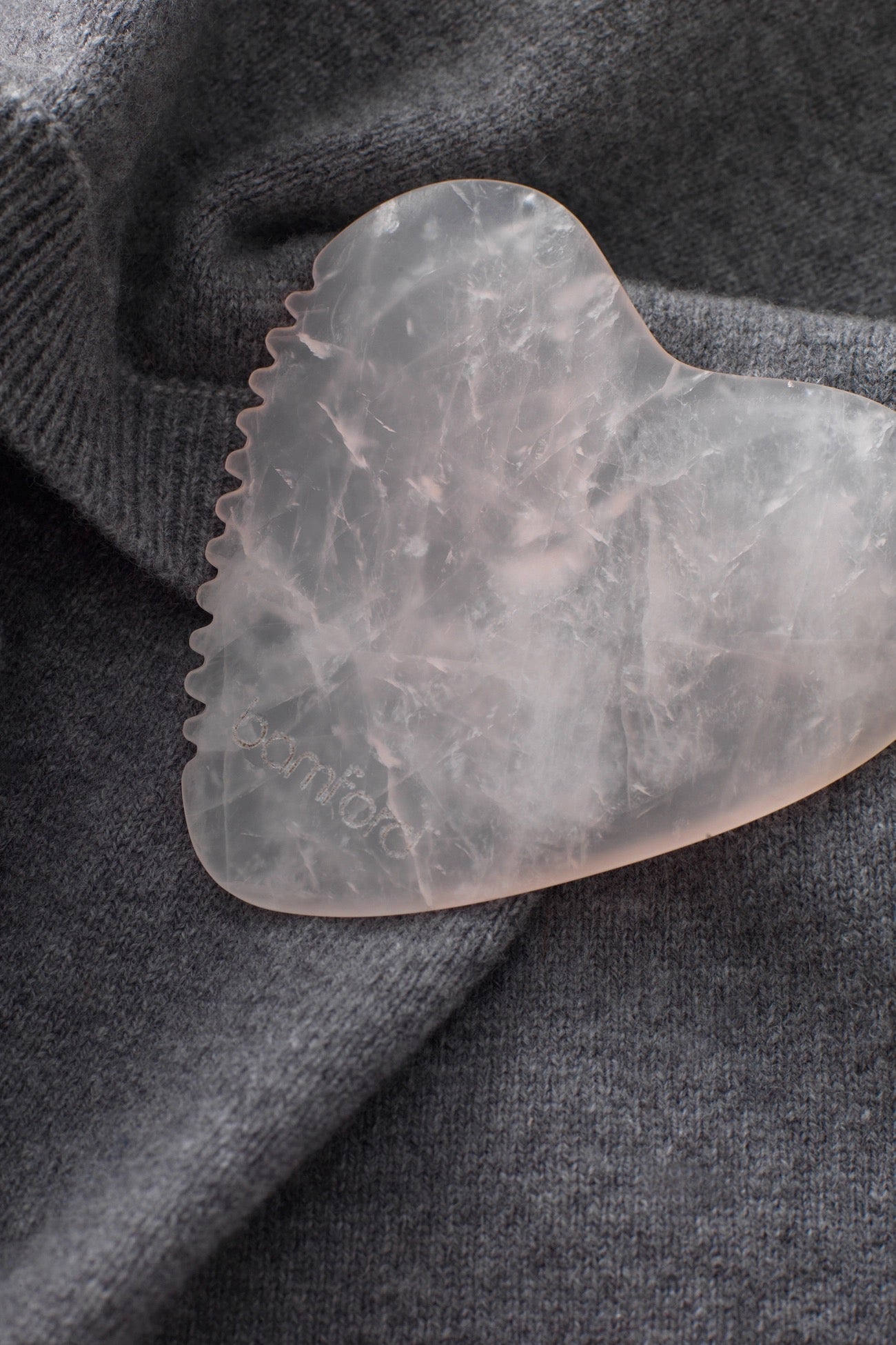ISLA GUA SHA HEART, ROSE QUARTZ