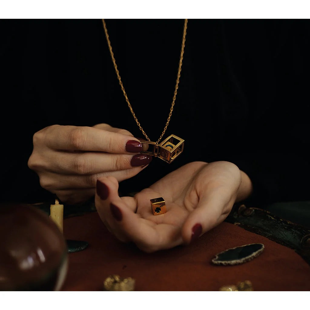 NECKLACE SACHA DICE CAGE AMULET