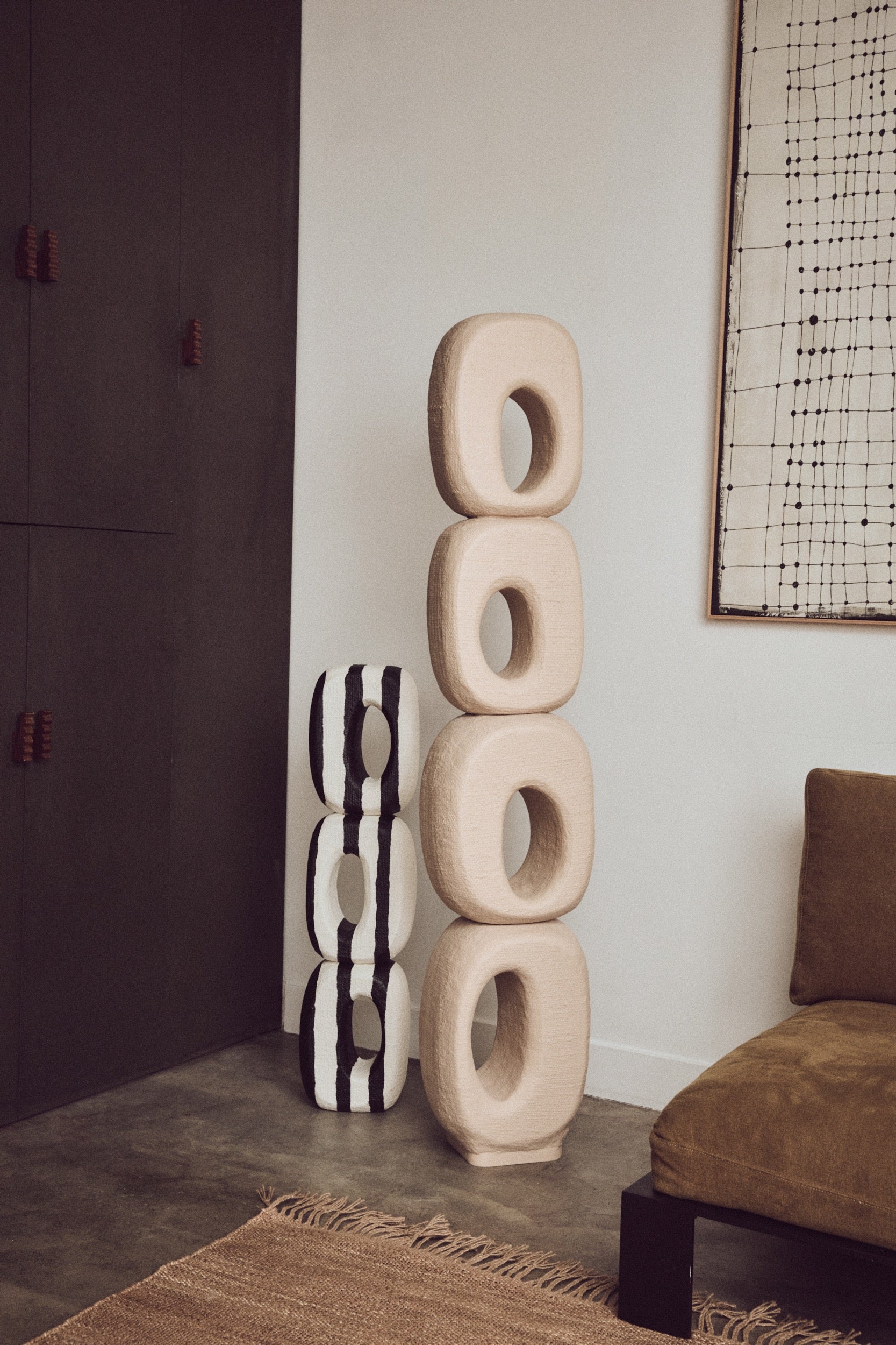 MONOCHROME ART SCULPTURE