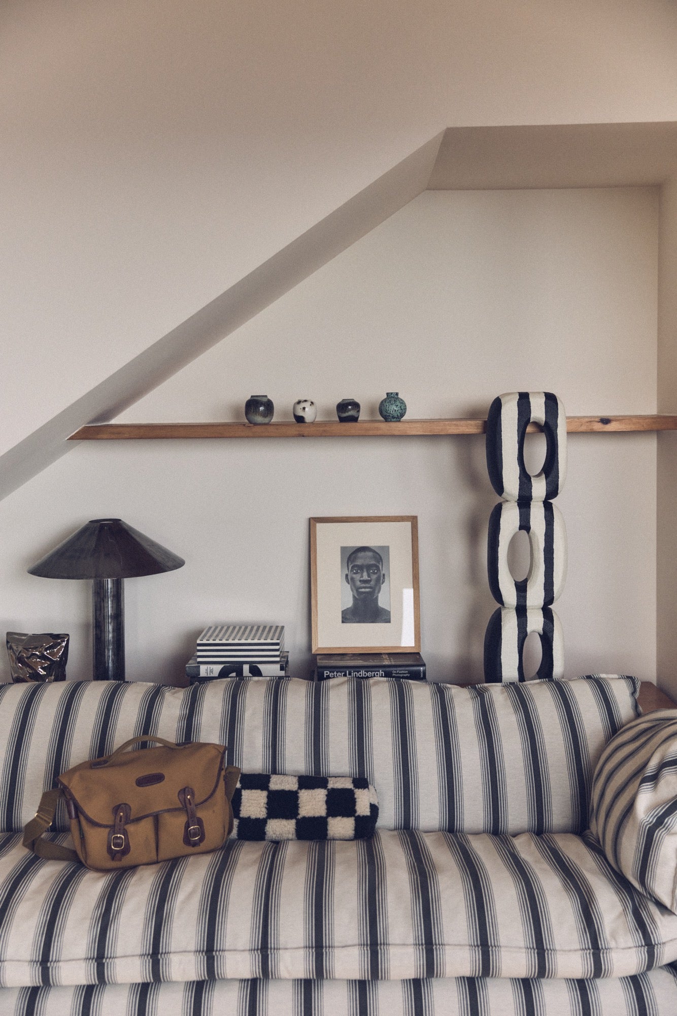 MONOCHROME ART SCULPTURE