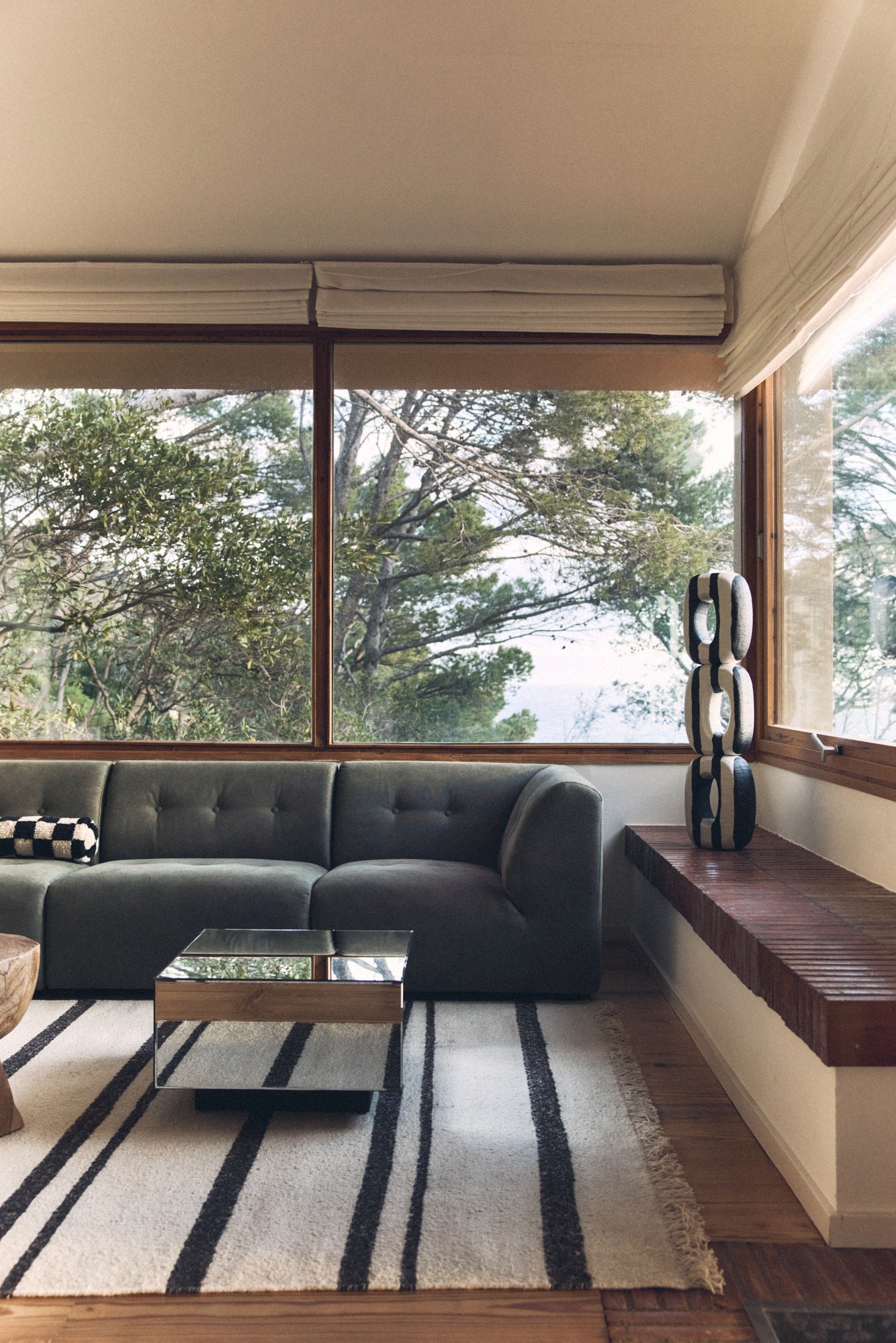 MONOCHROME ART SCULPTURE