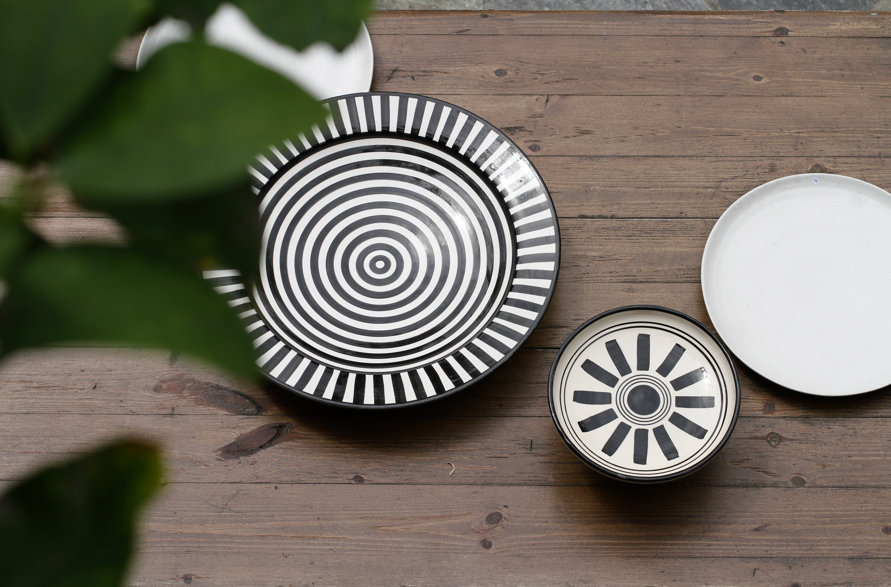 TRAY CLAY BLACK 40CM