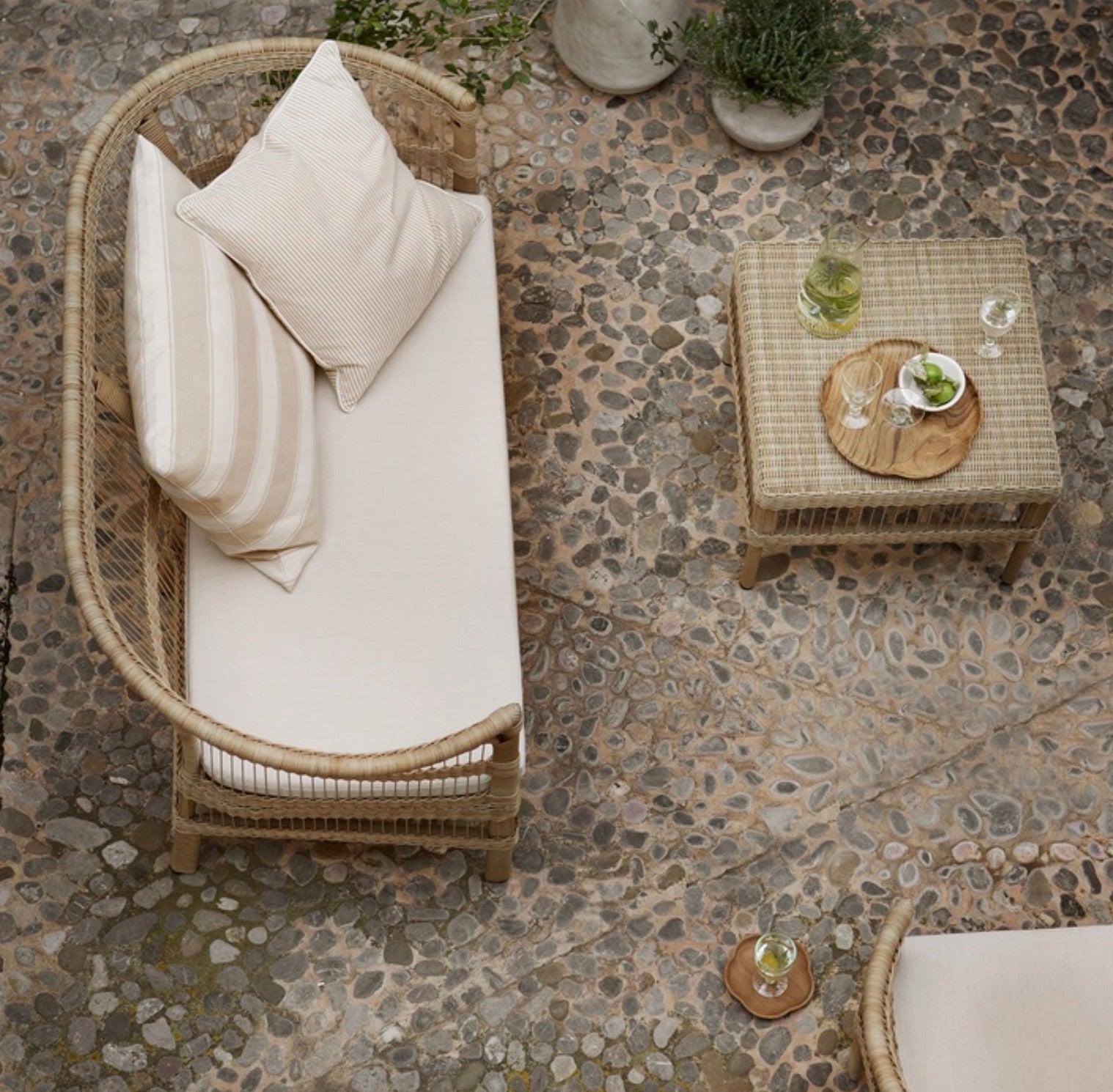 LOUNGE SOFA | POLYRATTAN | On Order