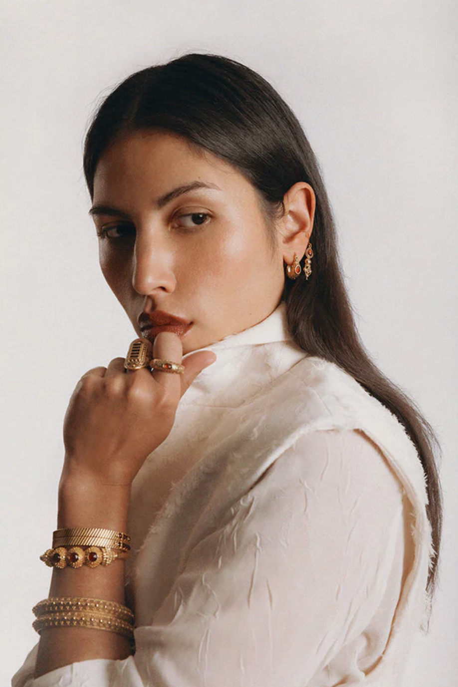 EARRINGS OVAL HOOP JASMINE