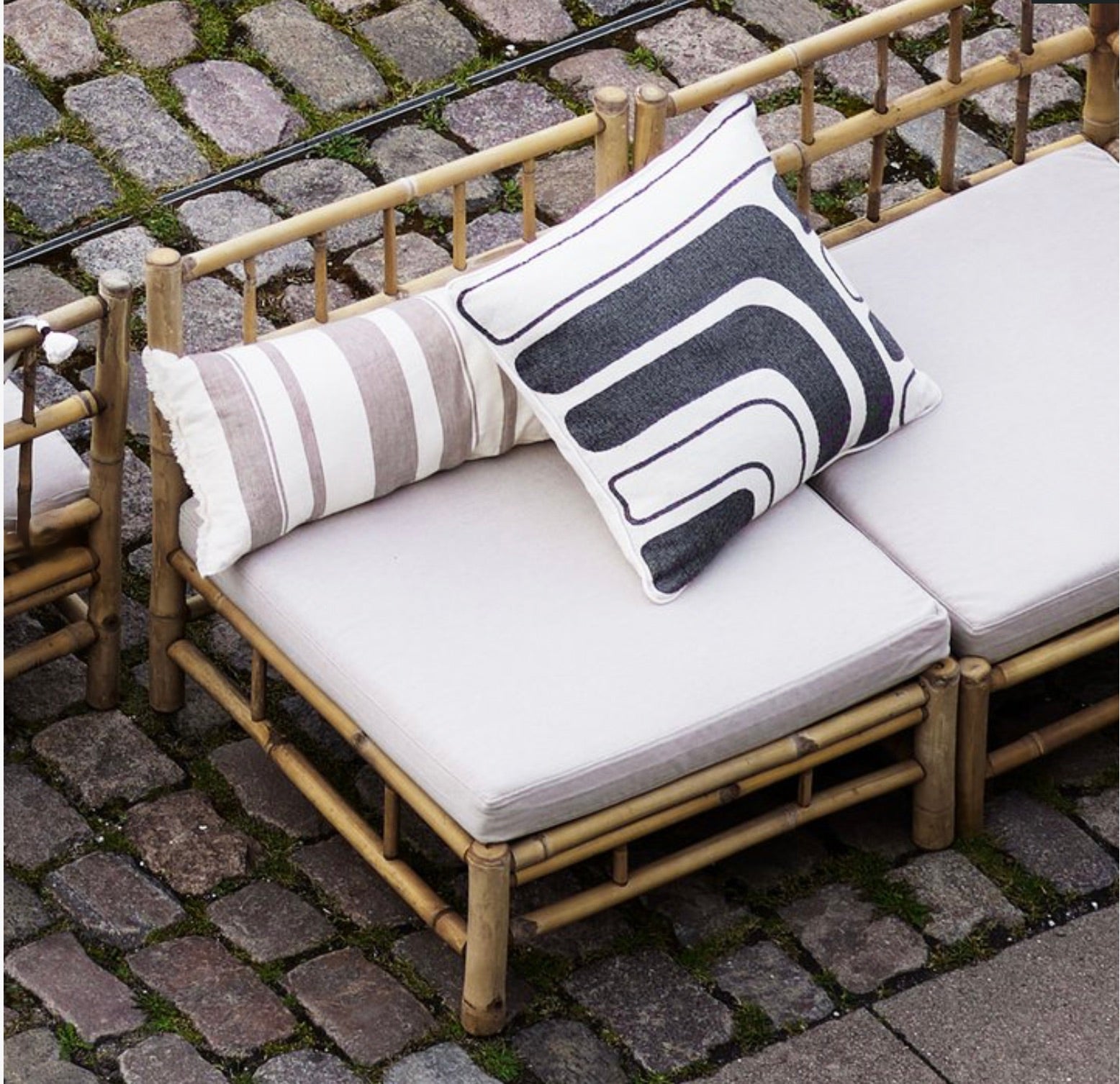 CUSHION MAZE BLACK