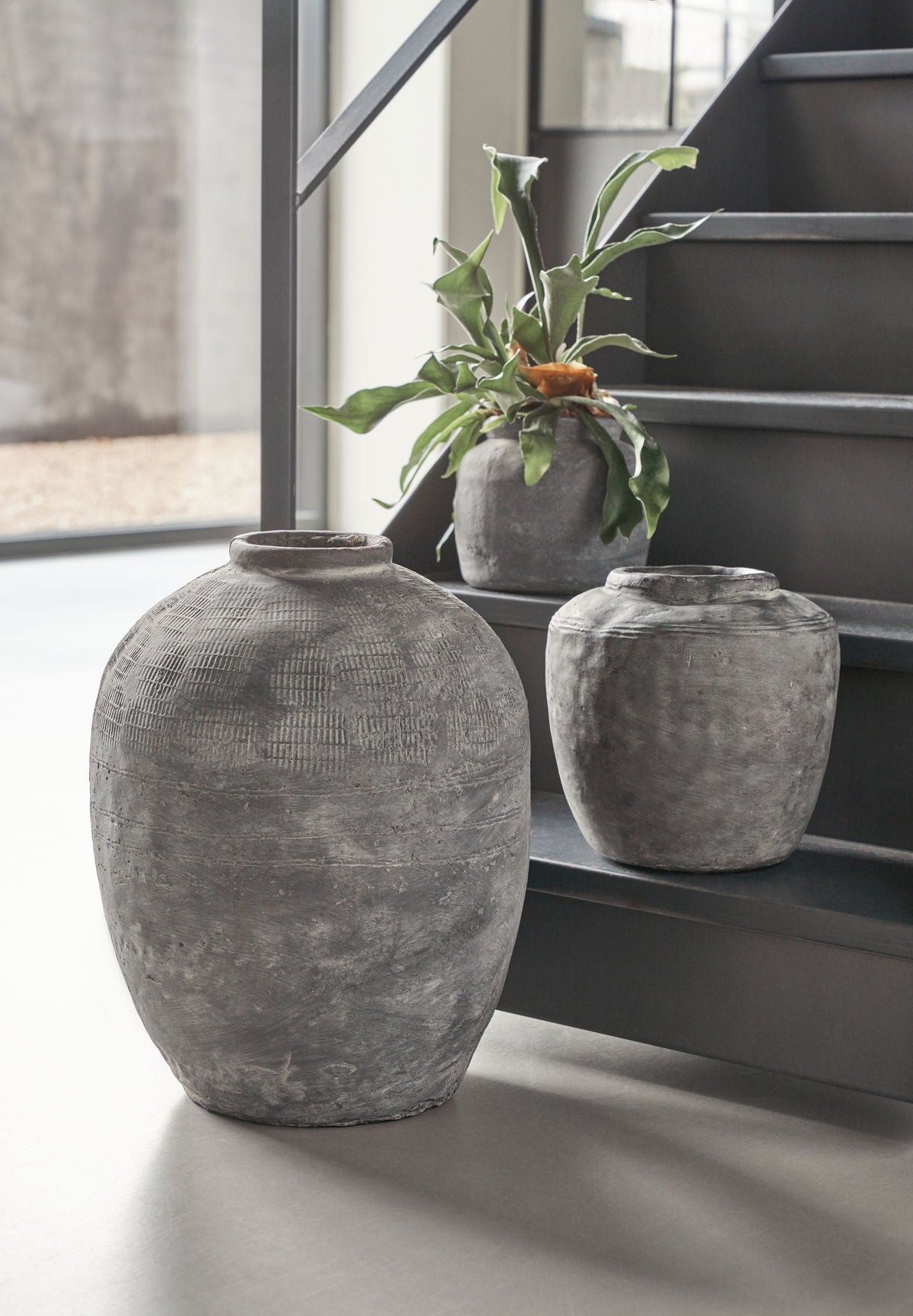 VASE,  RUSTIK, CONCRETE (BIG)