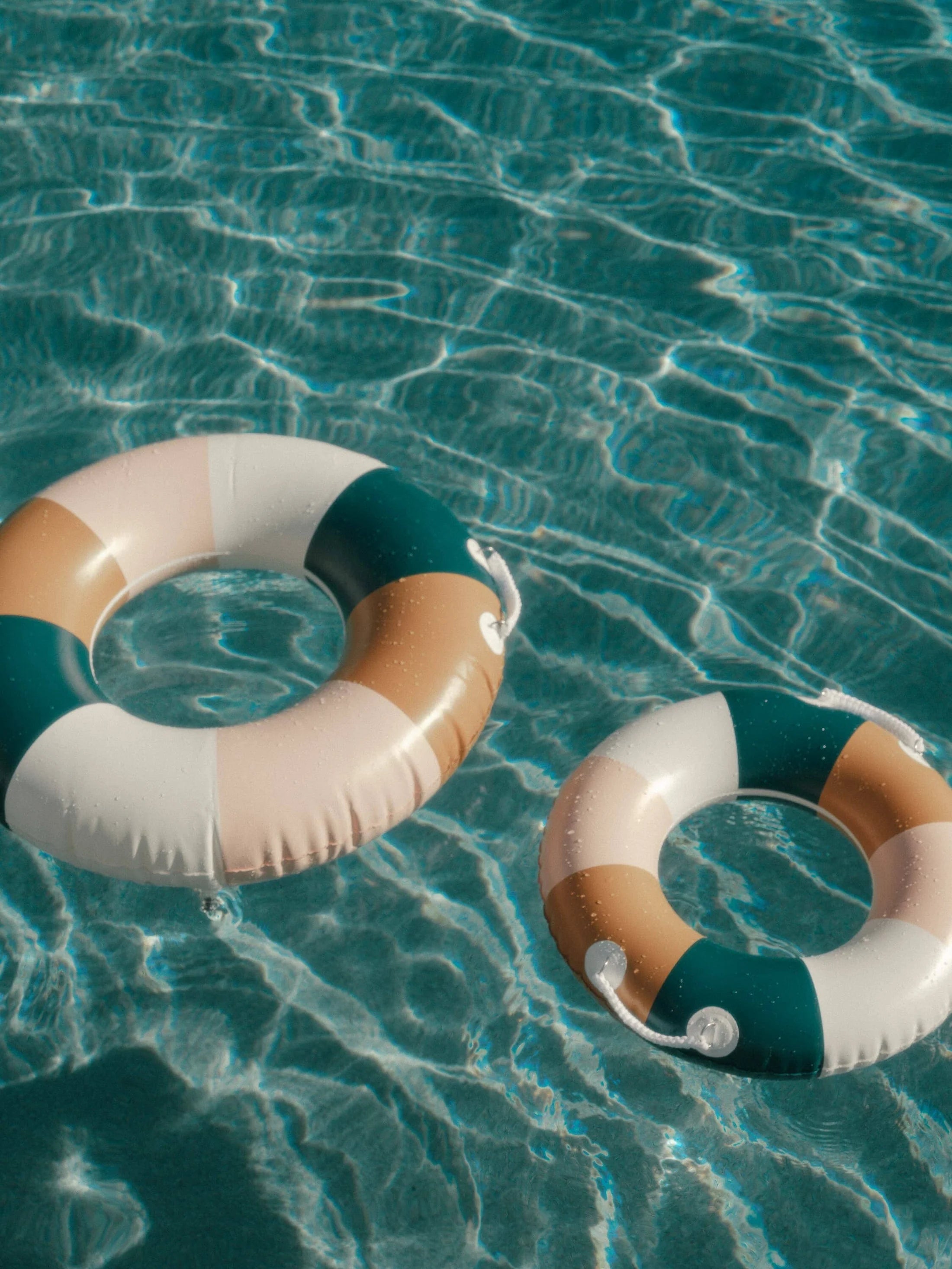THE CLASSIC POOL FLOAT - 70'S PANEL CINQUE