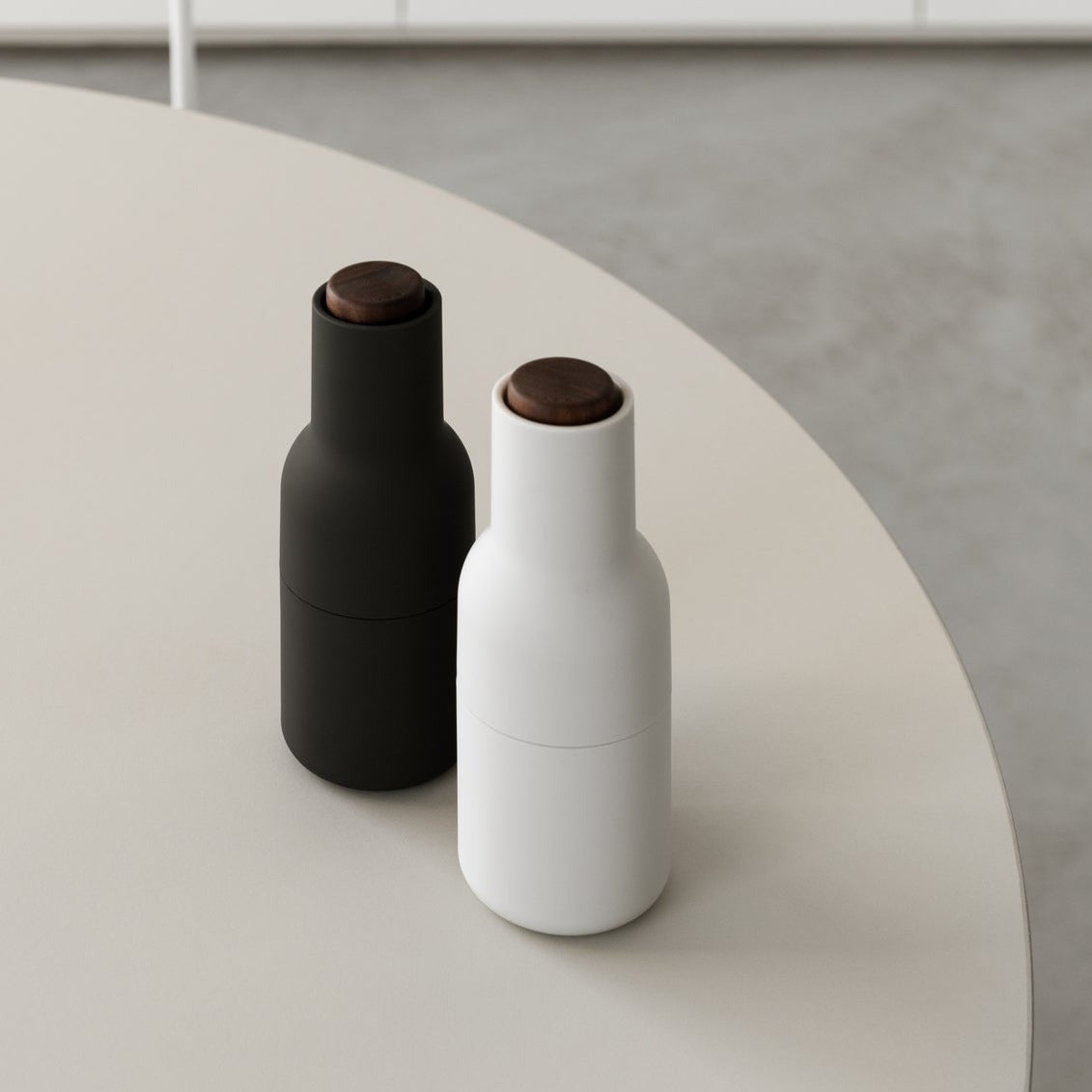 BOTTLE GRINDERS L SET OF 2 | ASH / CARBON