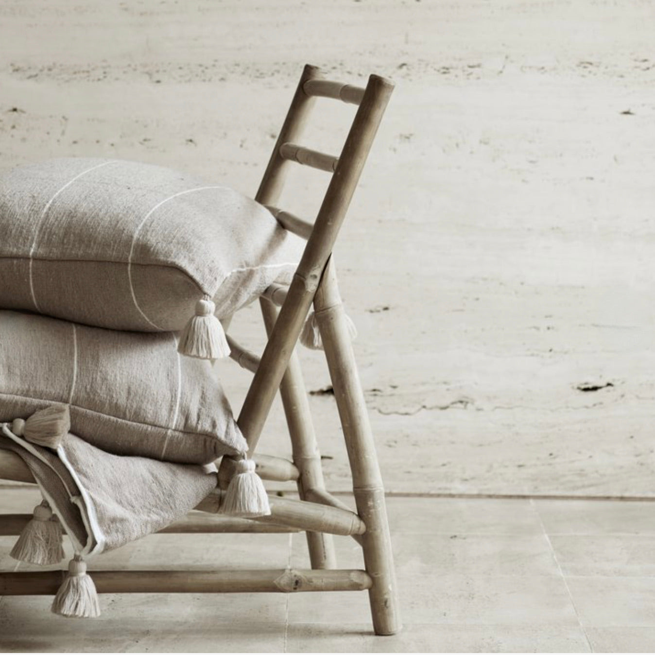 CUSHION COVER WITH TASSELS - GREY