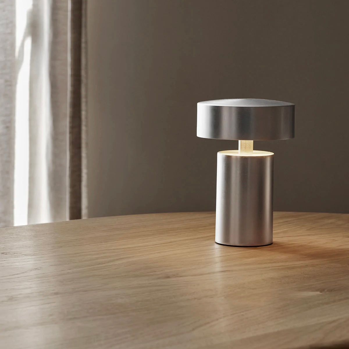 COLUMN TABLE LAMP|PORTABLE|ALUMINIUM