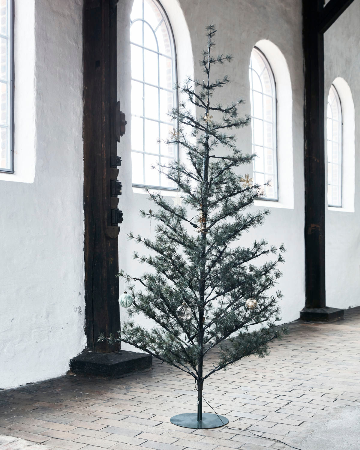 CHRISTMAS TREE W. LED, PIN, NATURE