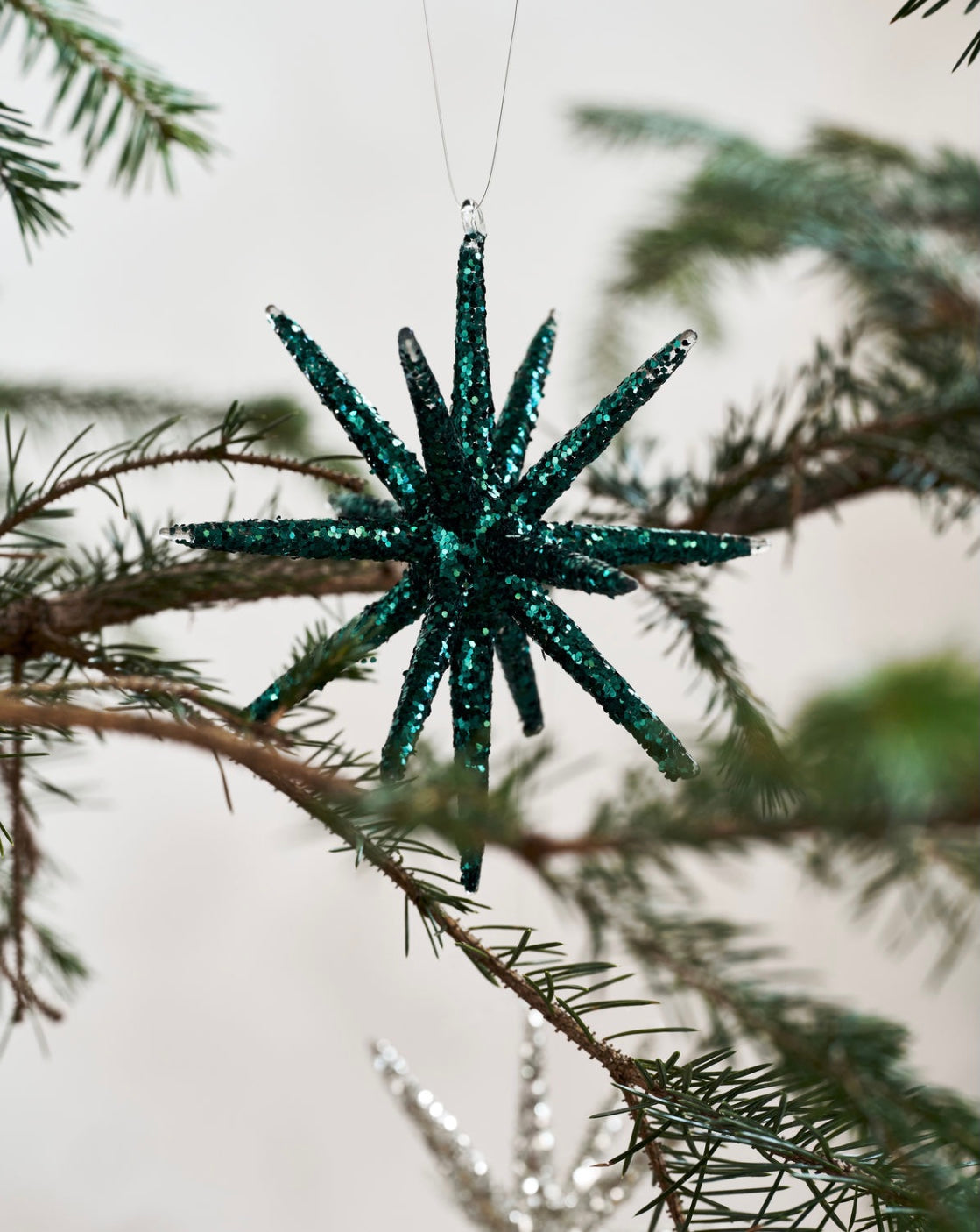 ORNAMENTS SPIKE GREEN GLITER