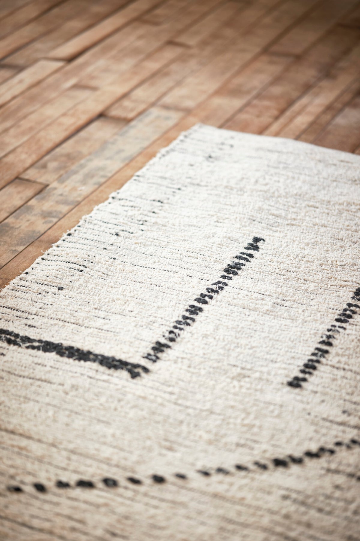 HAND WOVEN COTTON RUG
