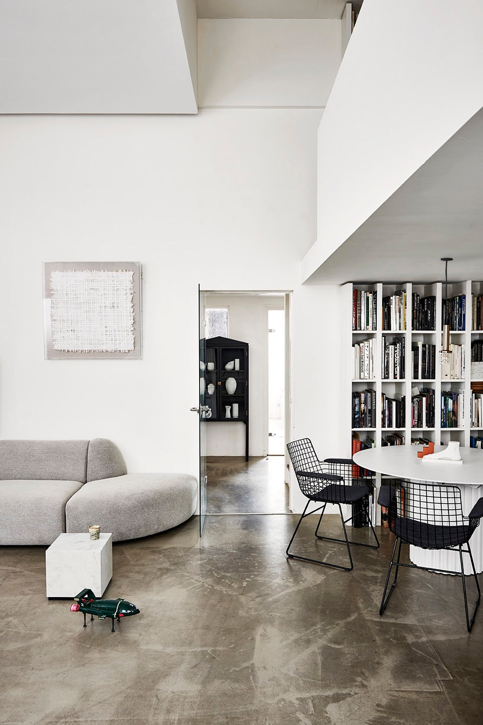 METAL WIRE CHAIR WITH ARMS | On Order