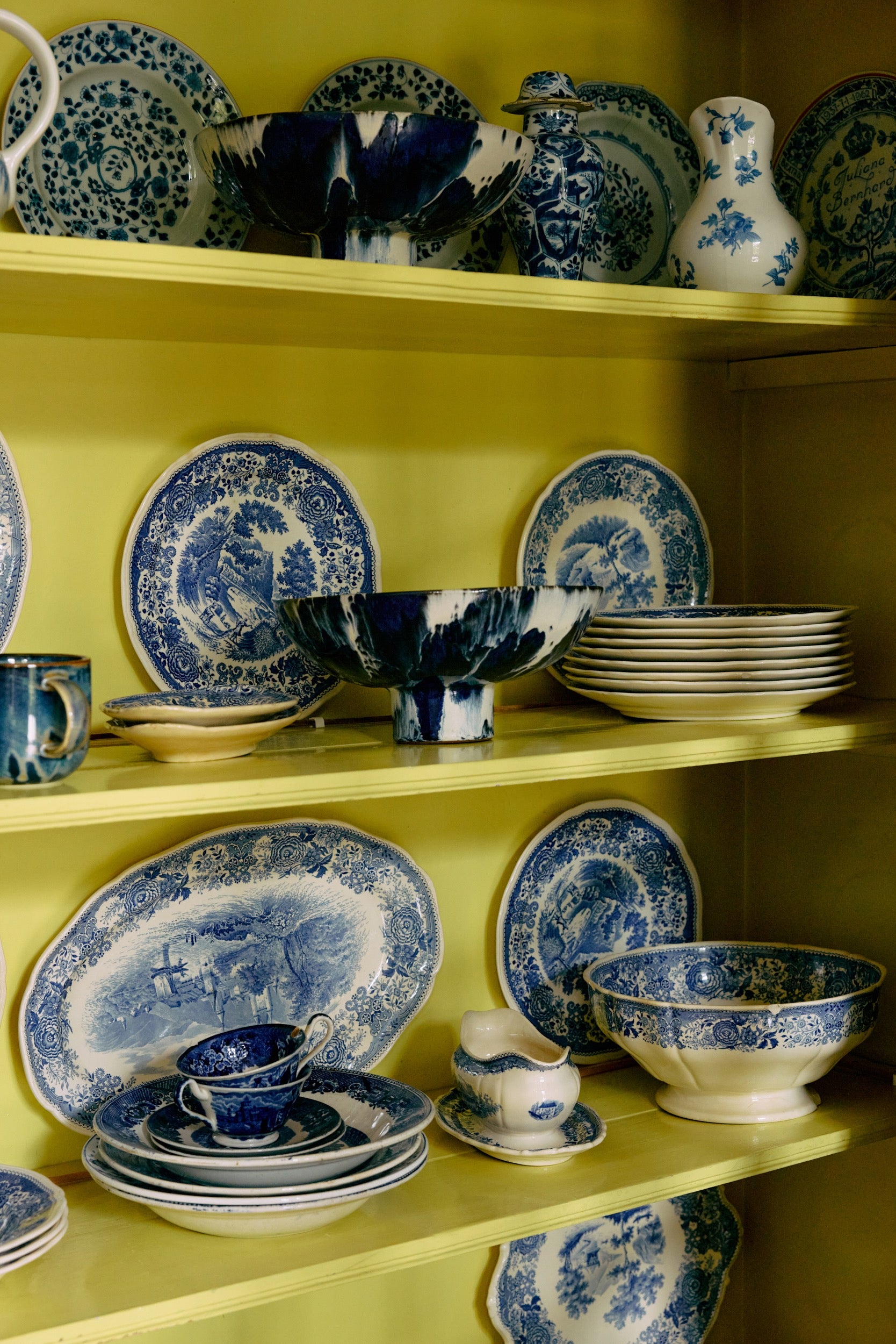 CERAMIC BOWL ON BASE INDIGO