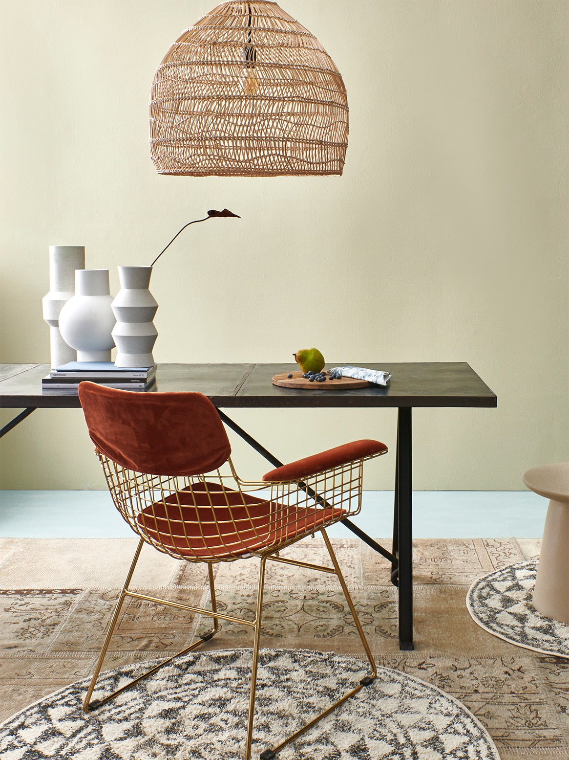 METAL WIRE CHAIR WITH ARMS | On Order