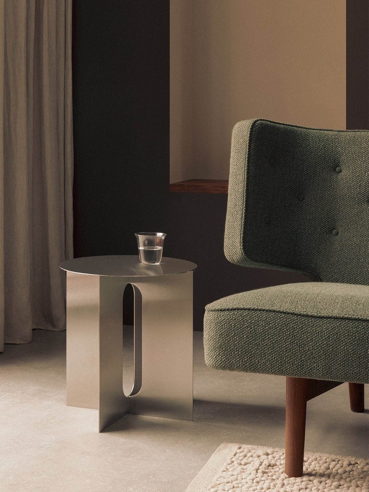 ANDROGYNE SIDE TABLE | STEEL