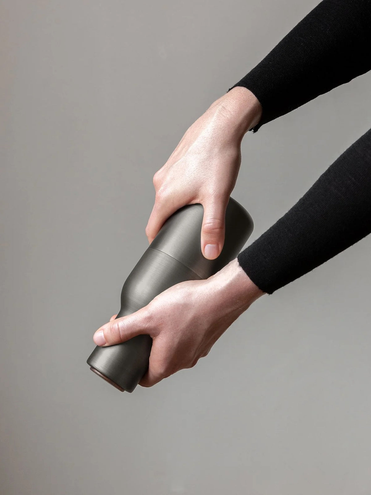 BOTTLE GRINDERS L SET OF 2 | ASH / CARBON