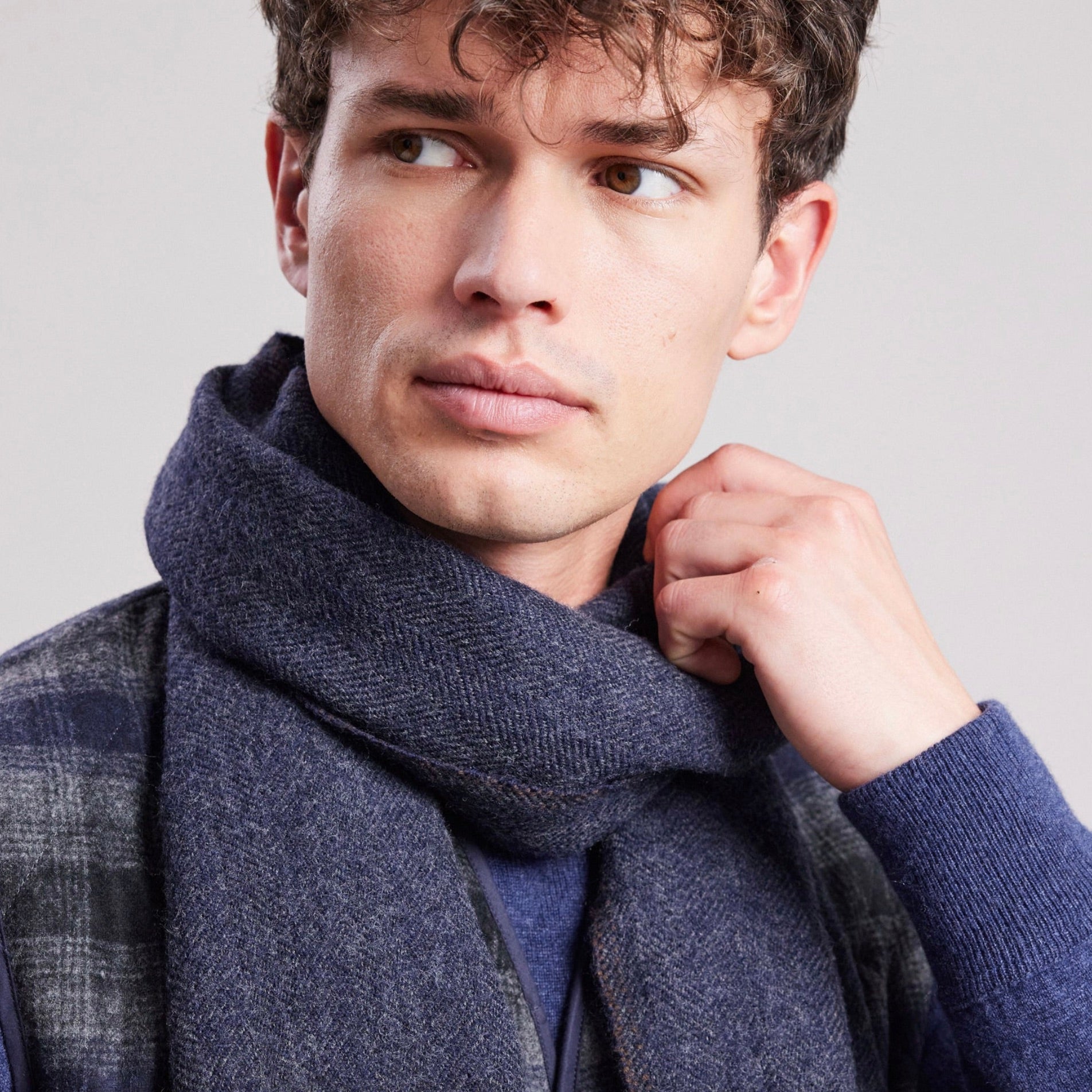 MEN WOVEN SCARF - HERRINGBONE - NAVY